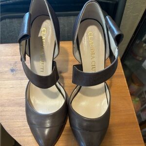 Claudia Cuiti Small Stiletto Brown Heels Size 7.5